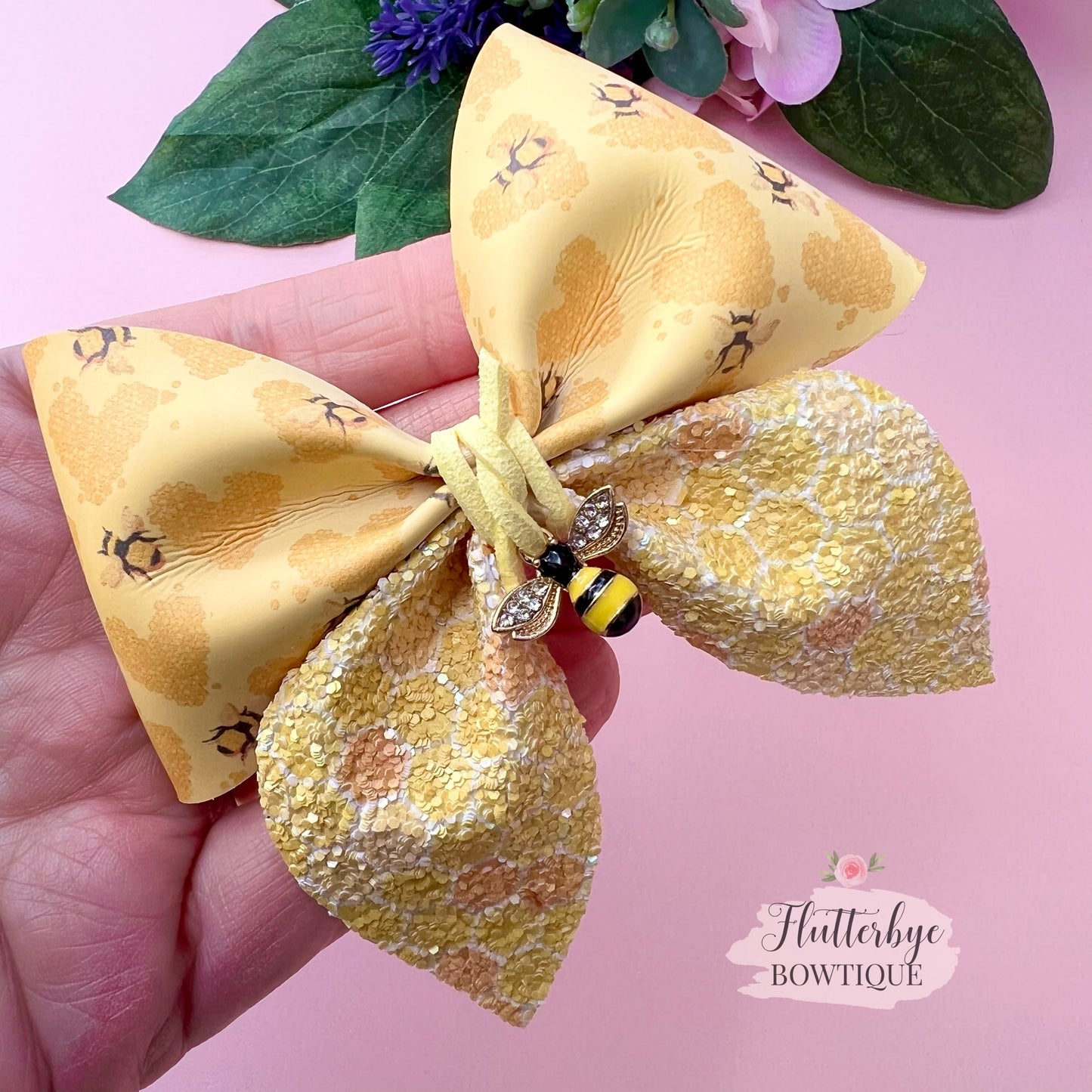 Light Reactive Bee Bow, UV Colour change