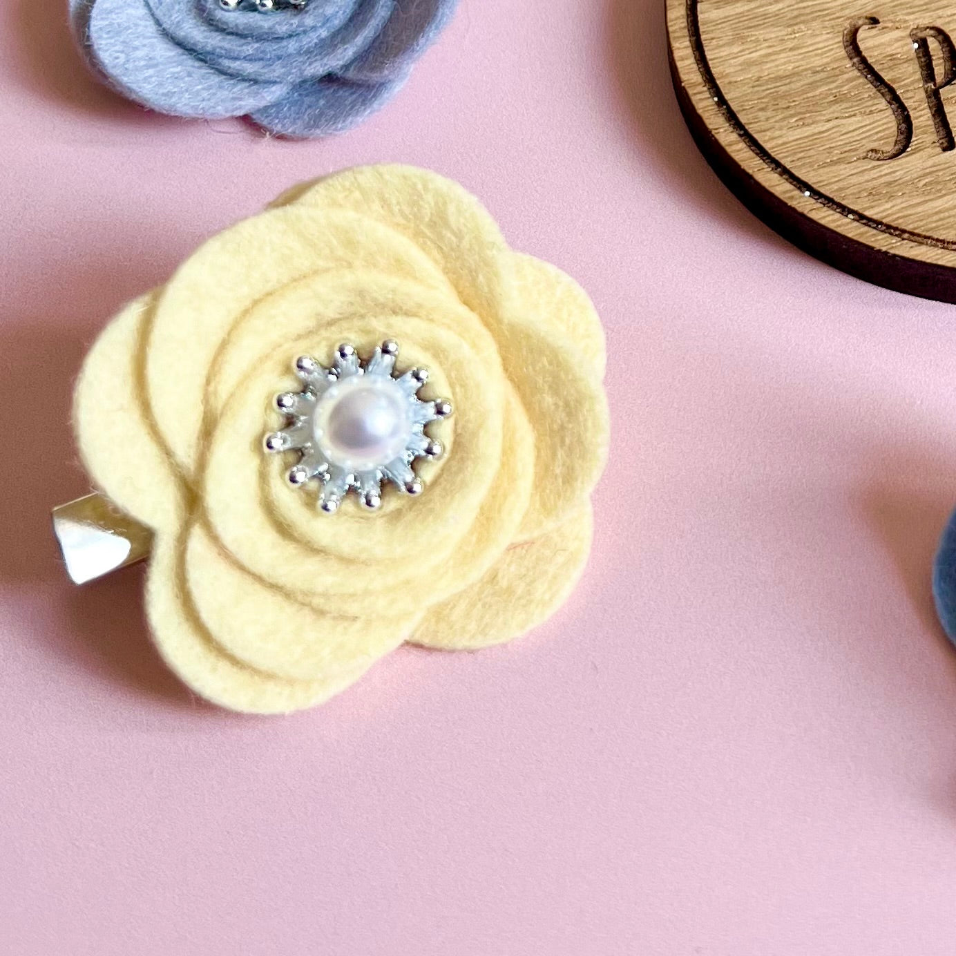 Pearl Felt Flower Clips